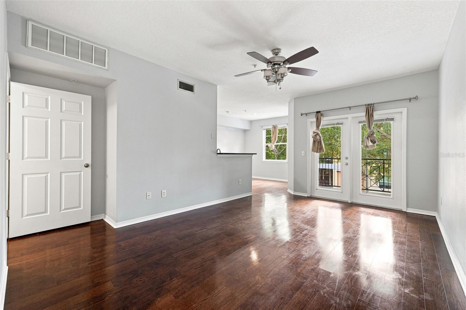 2010 E PALM AVENUE 14320