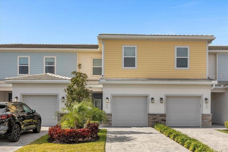 SEASONAL, LONG TERM AND SHORT TERM RENTALS! Sought after Golf community in Reunion Resort. Tastefully decorated, just bring your toothbrush and personal belongings. Access to 10 pool in the resort, dog parks, golf carts allowed. Three guarded gates for security. conveniently located near the 429 and I-4. Ready for your client to occupy. Please use this link to apply. https://apps.myrental.com/renter/application/#/59YOKTDGDGLT. (copy and paste on browser)