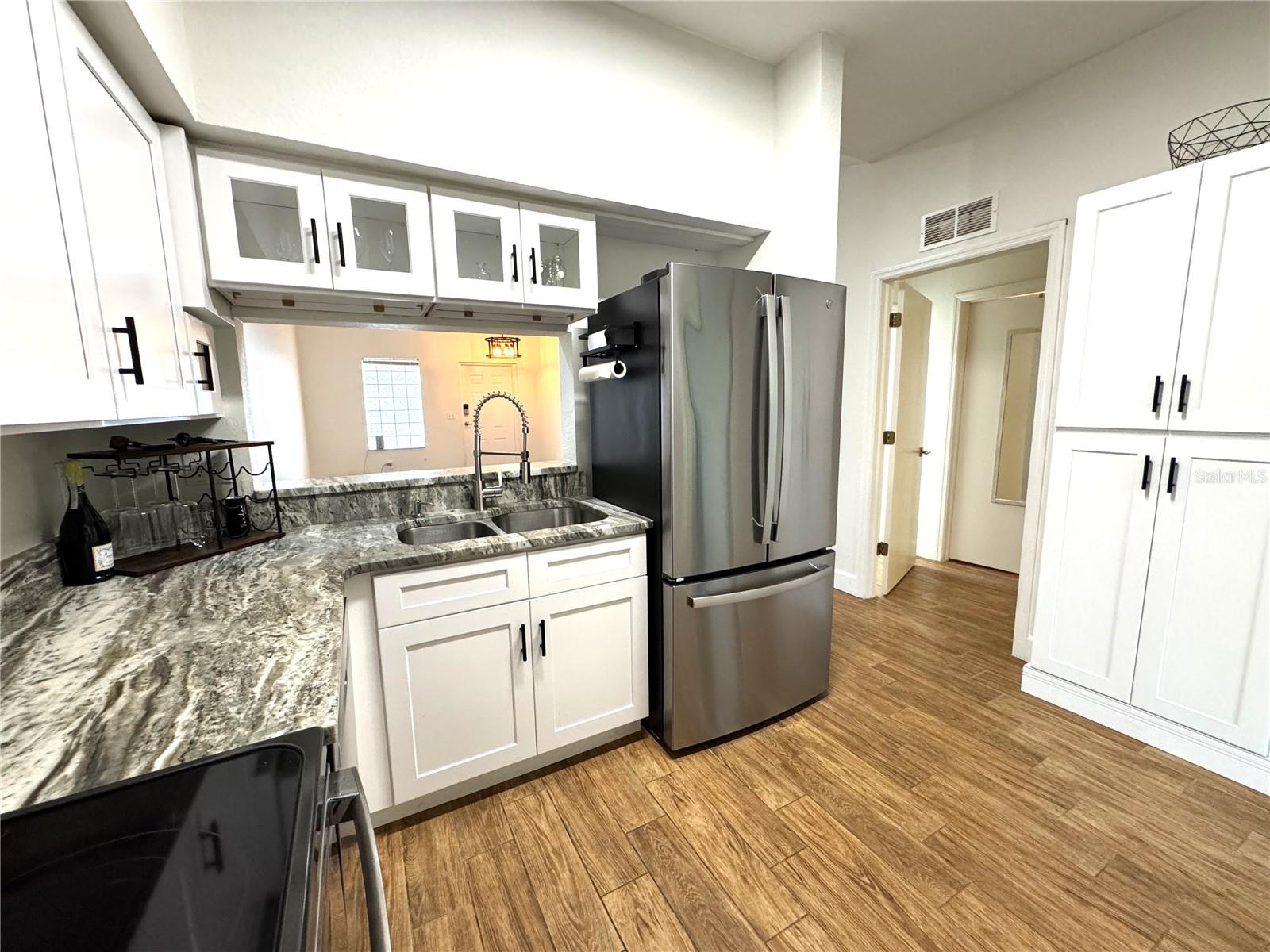 COVE/SIX MILE CYPRESS CONDO - Residential