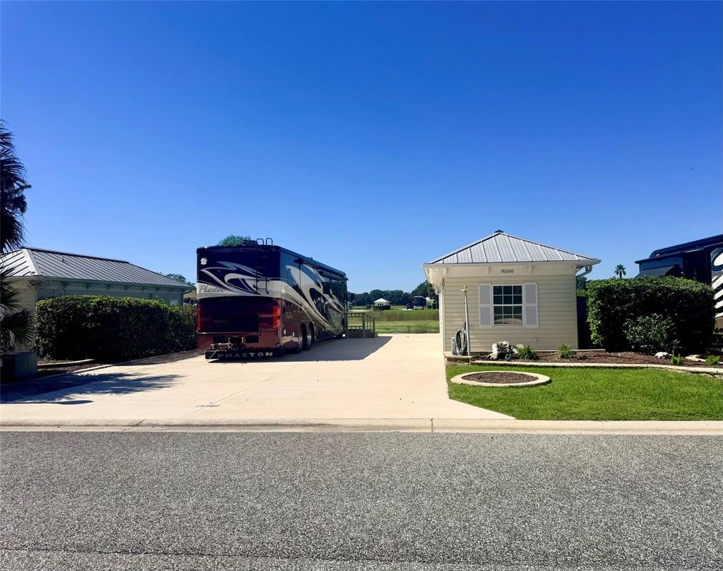 Photo of 9500 SE 49th Terrace, Webster, FL 33597 (MLS # G5119153)