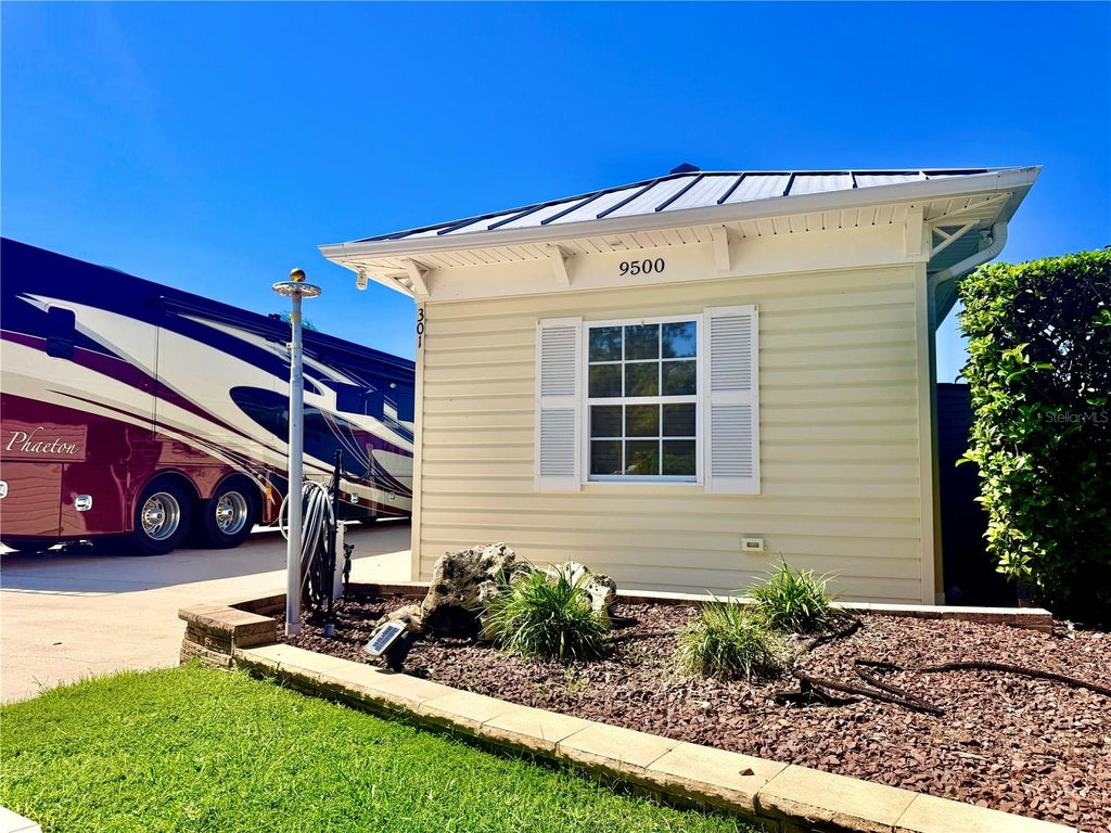 Photo of 9500 SE 49th Terrace, Webster, FL 33597 (MLS # G5119153)