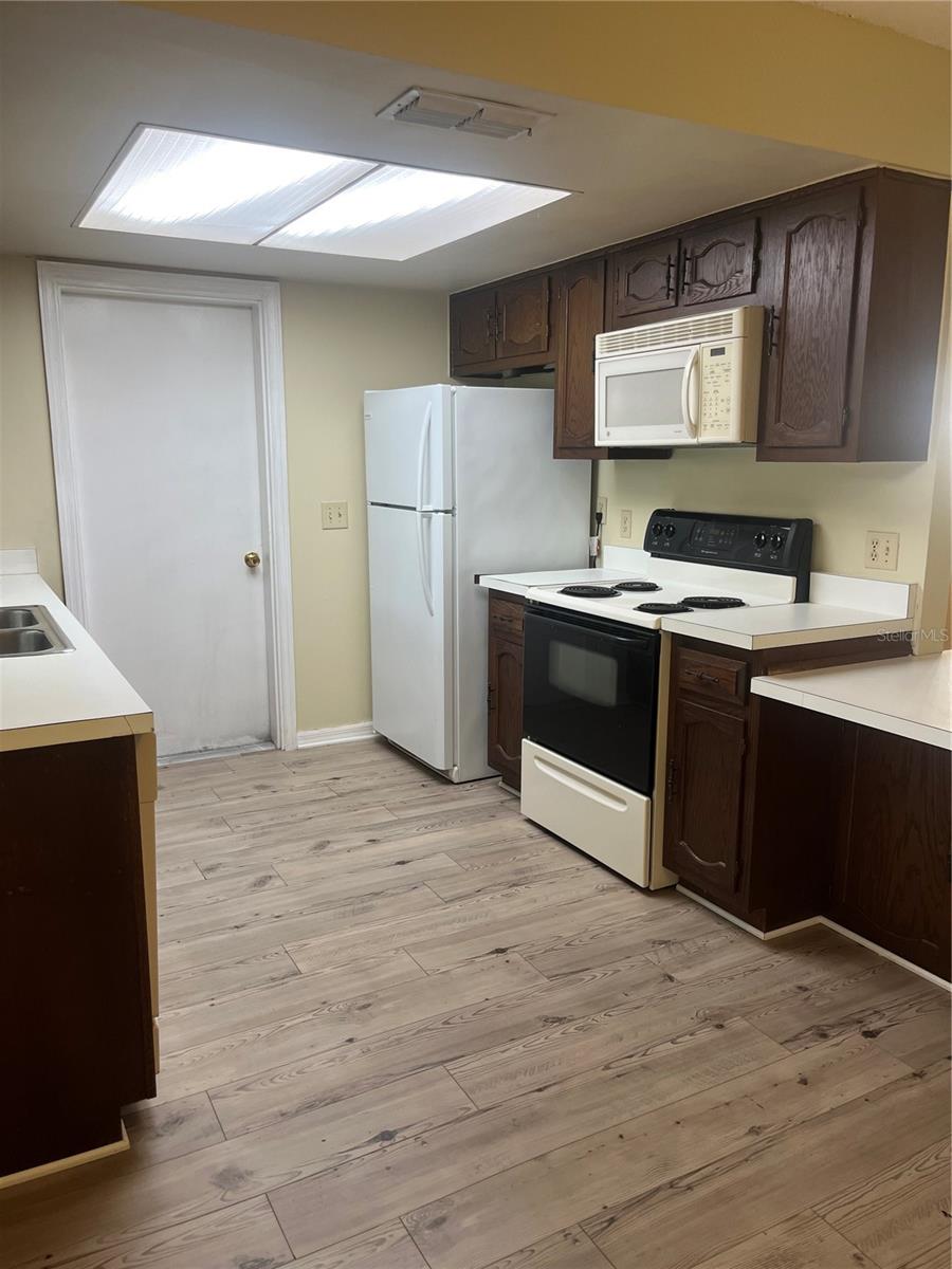 LAKE FRANKLIN PARK UN 3 - Residential Lease