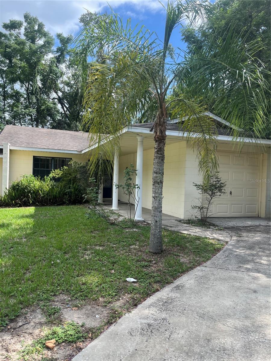 GREAT LOCATION - Close to downtown Mount Dora and major highways. Two bedroom 1 1/2 bathroom duplex on a Cul-De-Sac. Screen patio, fireplace and a 1 car garage. NO PETS. $75.00 credit check and background fee.