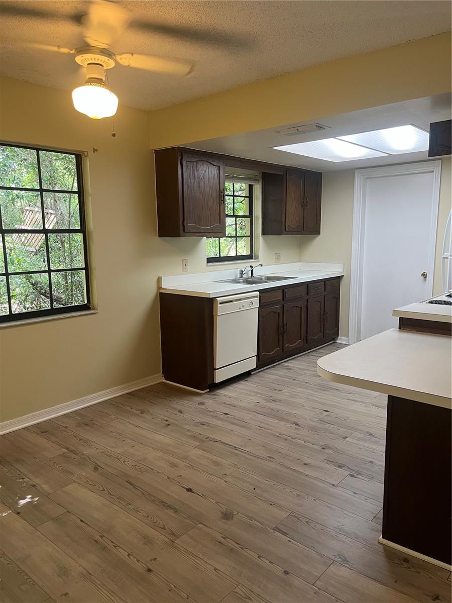 LAKE FRANKLIN PARK UN 3 - Residential Lease