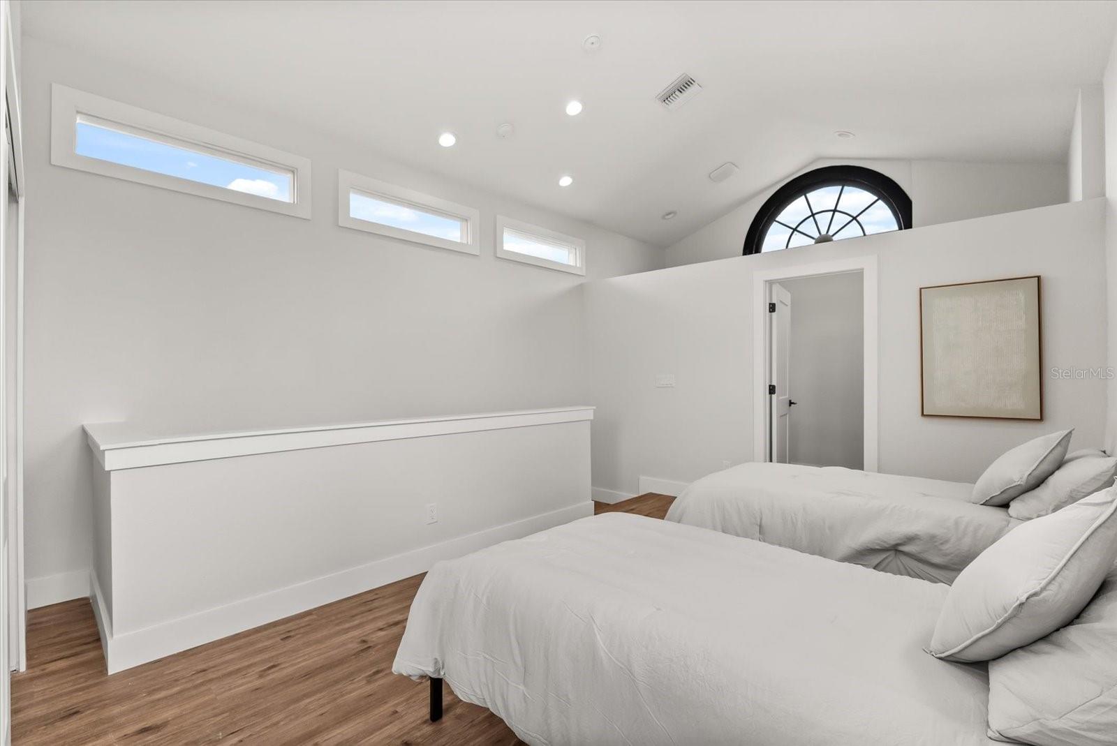 EDGEWATER MANOR - Residential