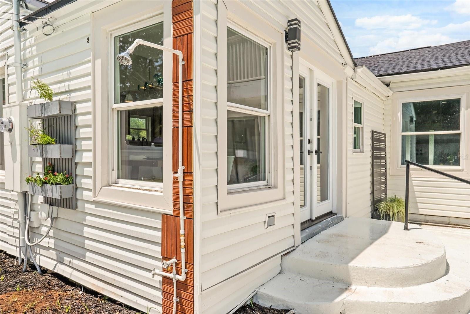 EDGEWATER MANOR - Residential