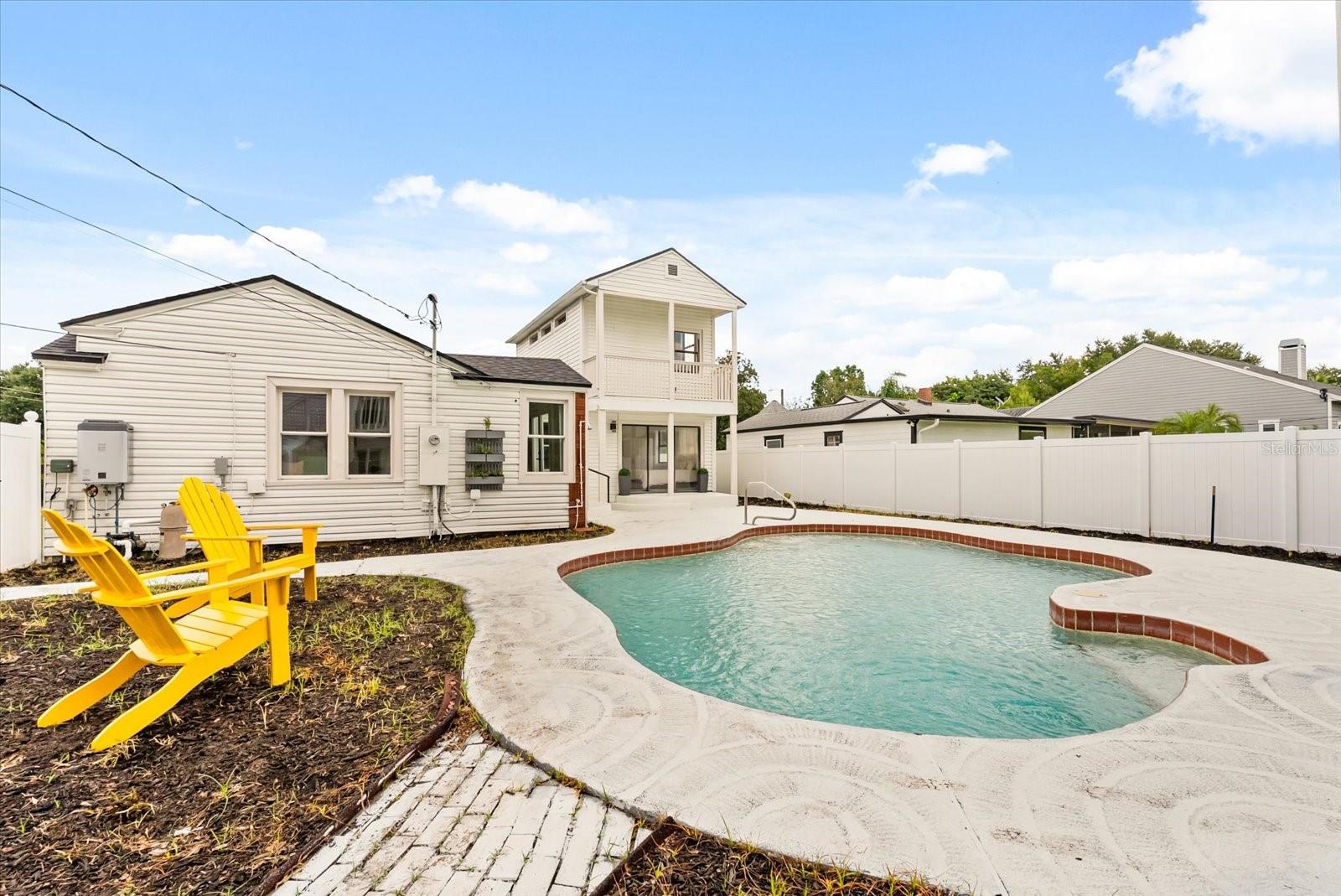 EDGEWATER MANOR - Residential