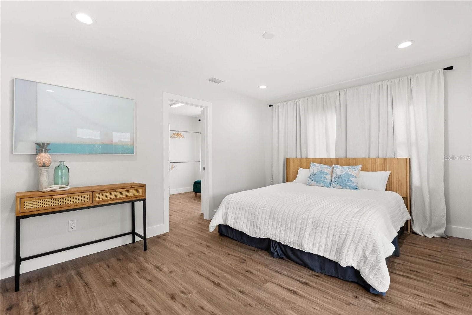 EDGEWATER MANOR - Residential