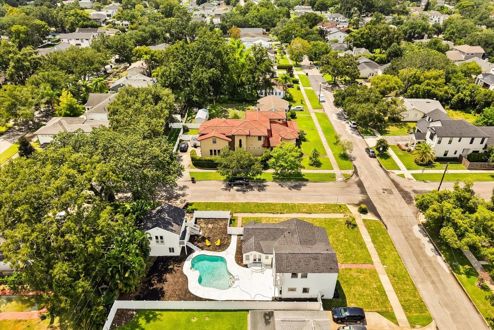 EDGEWATER MANOR - Residential