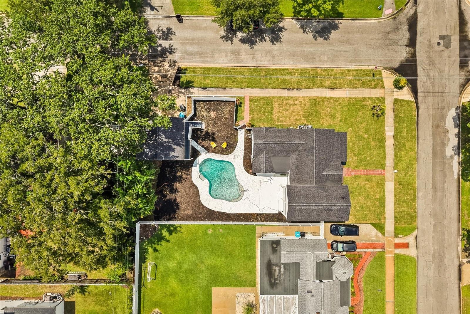 EDGEWATER MANOR - Residential