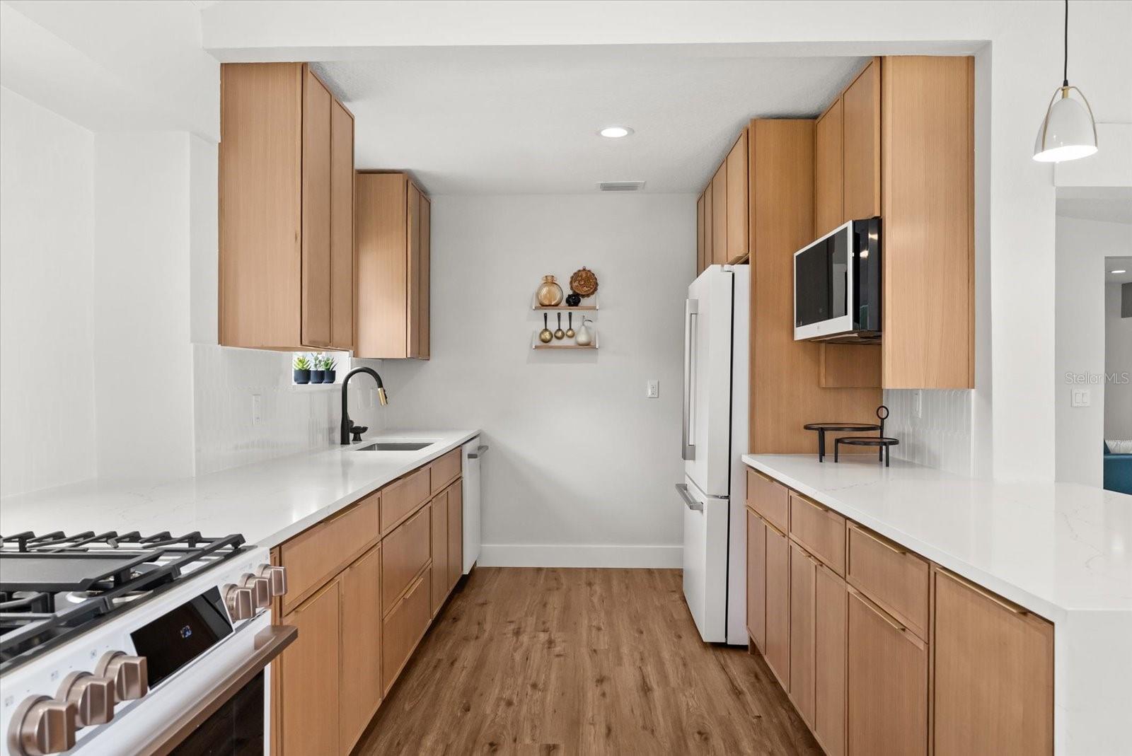 EDGEWATER MANOR - Residential