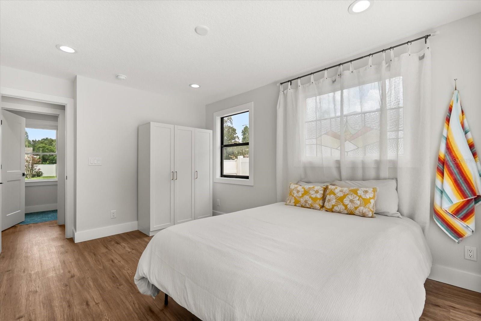 EDGEWATER MANOR - Residential