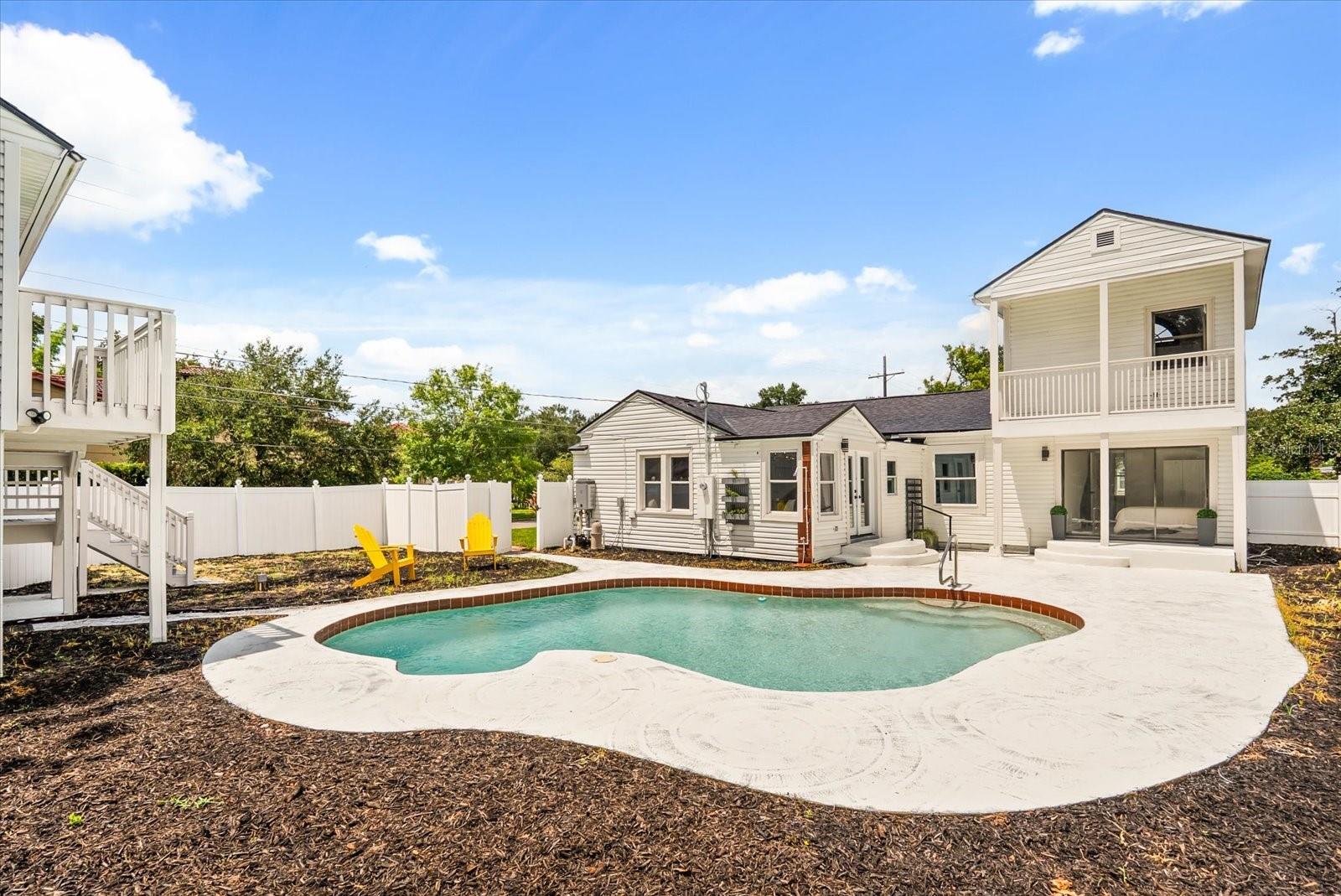 EDGEWATER MANOR - Residential