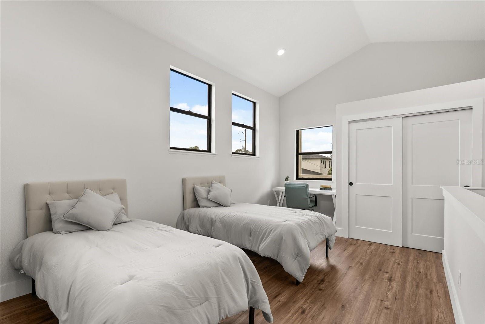 EDGEWATER MANOR - Residential