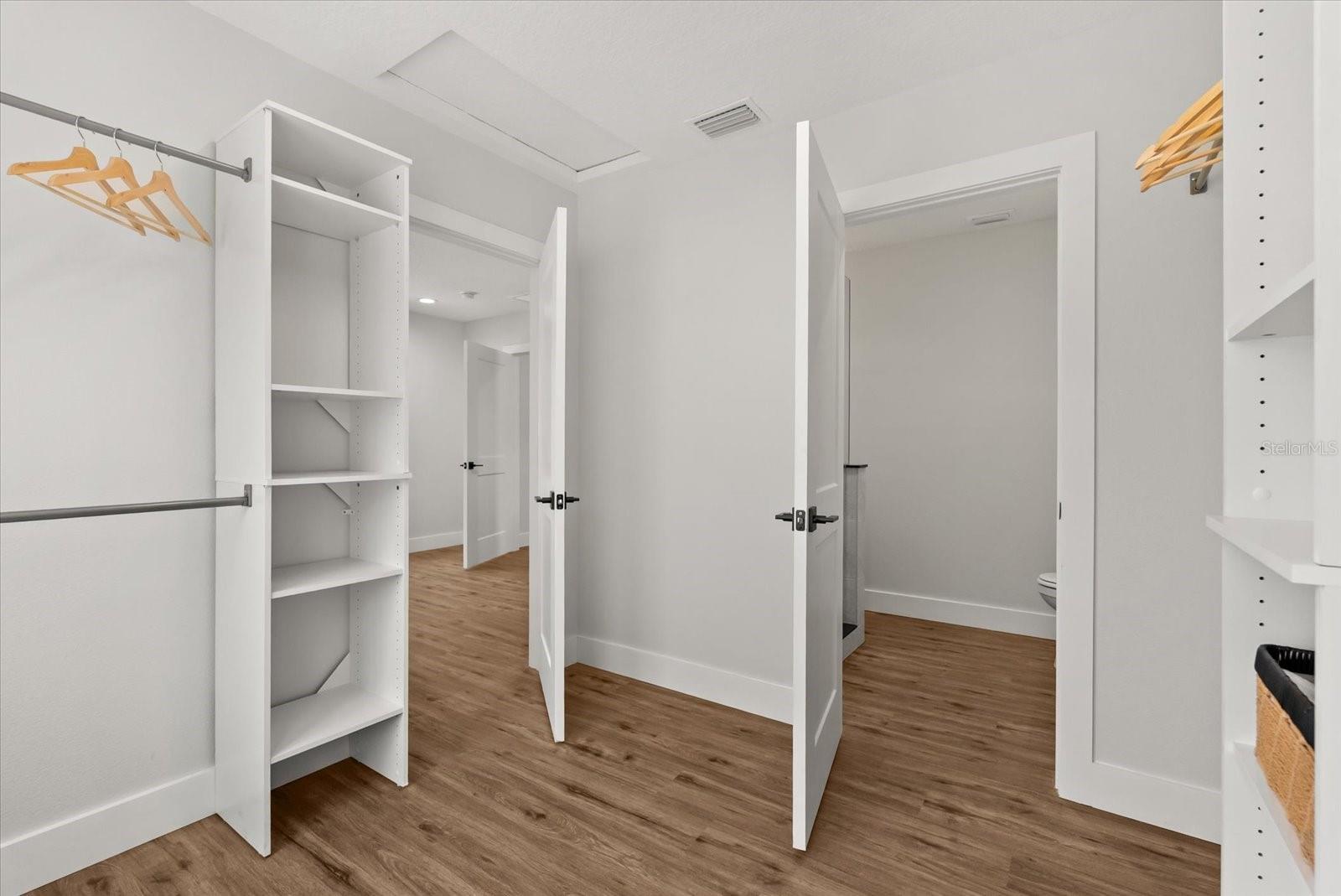 EDGEWATER MANOR - Residential