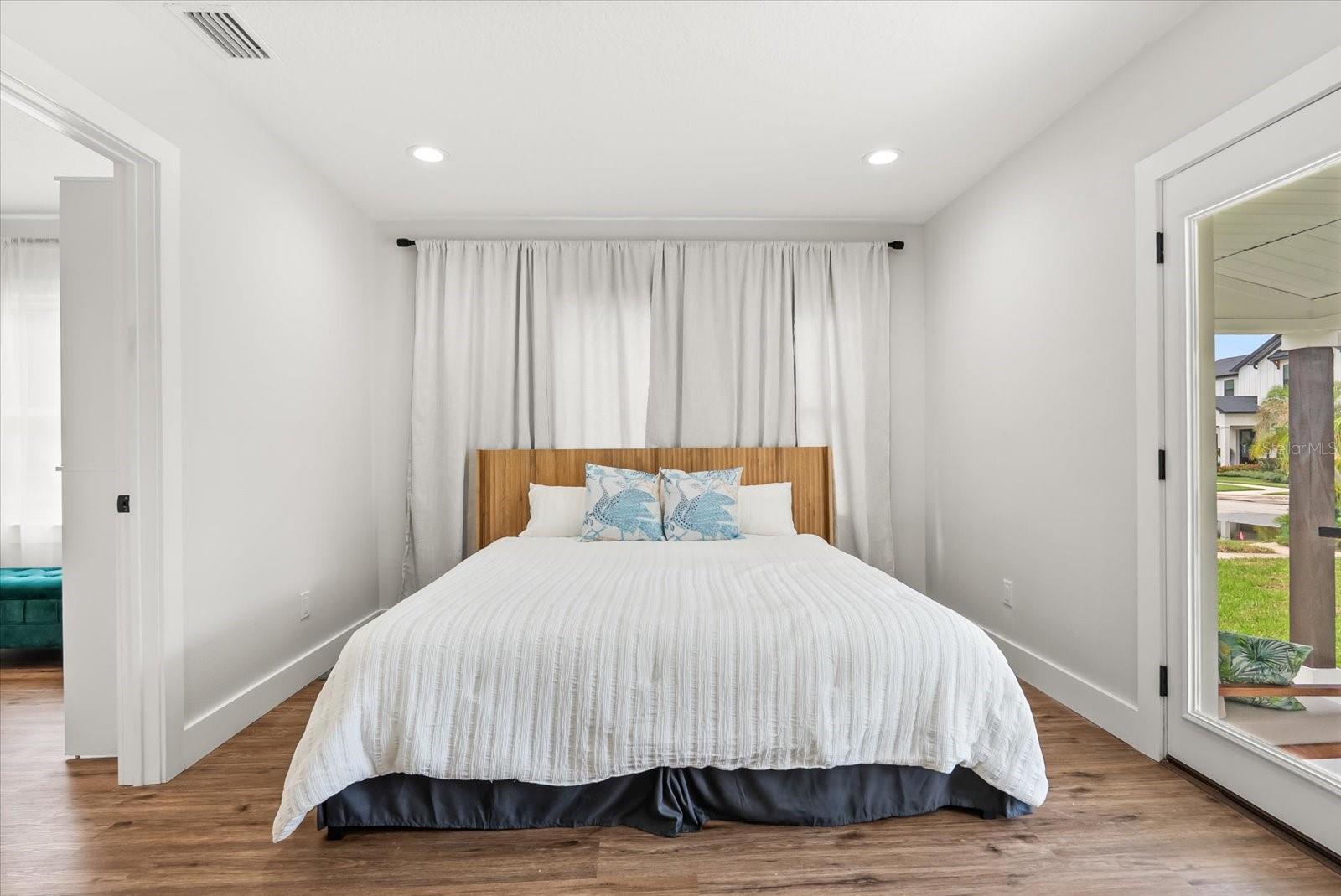 EDGEWATER MANOR - Residential