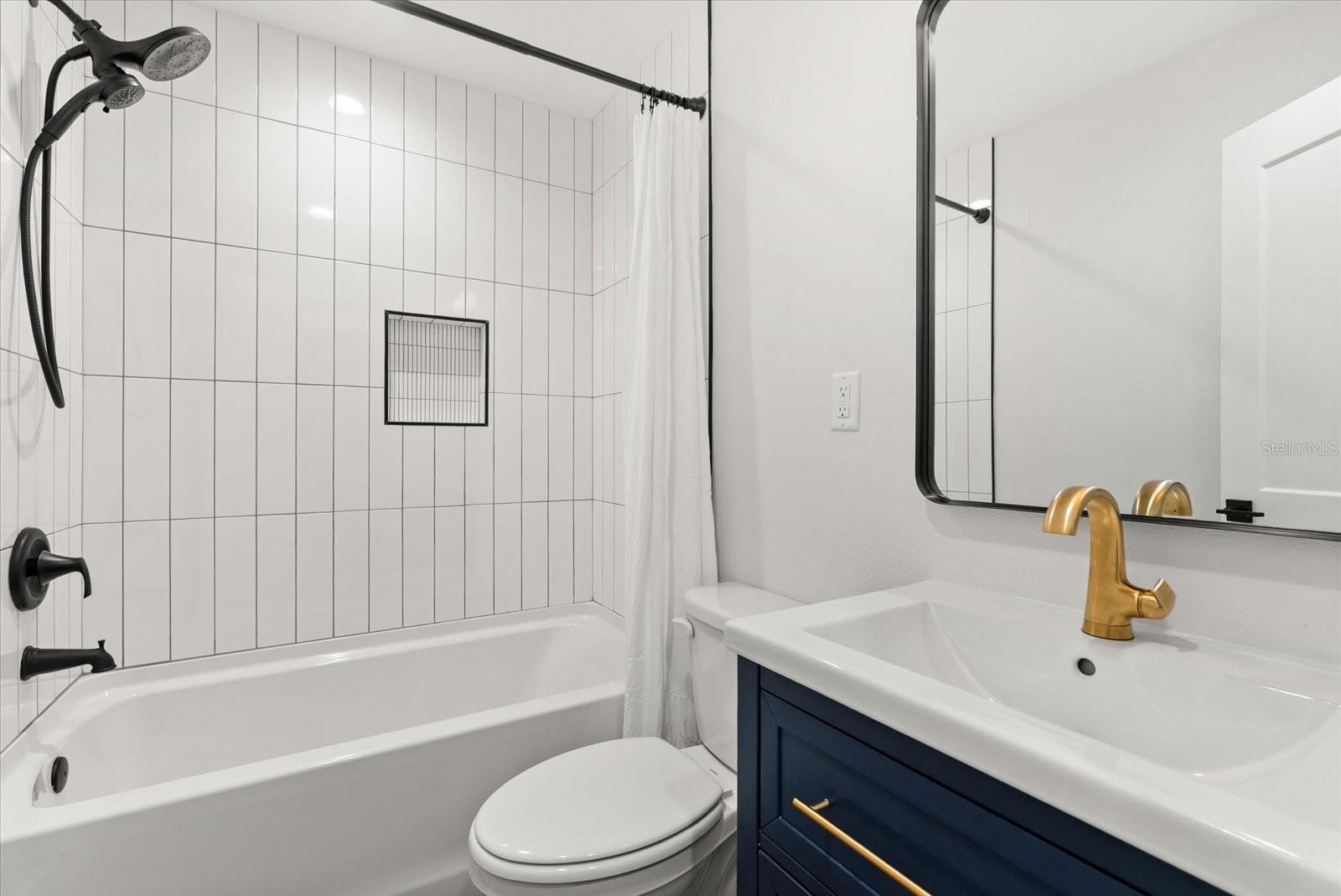 EDGEWATER MANOR - Residential