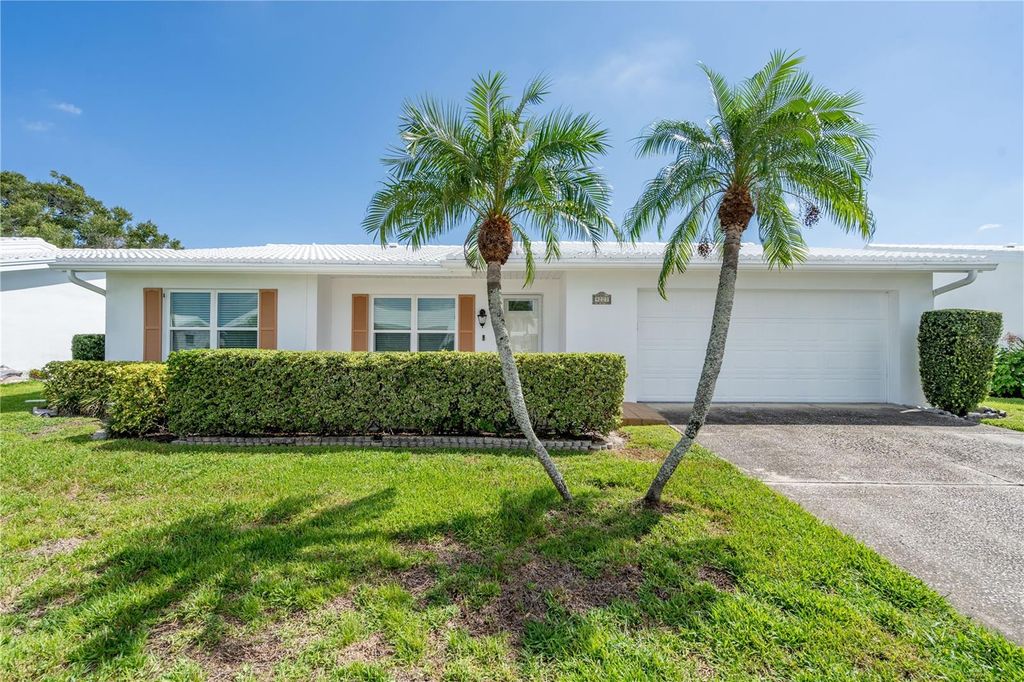 Photo of 9221 40th Way N #5, Pinellas Park, FL 33782 (MLS # OM711806)