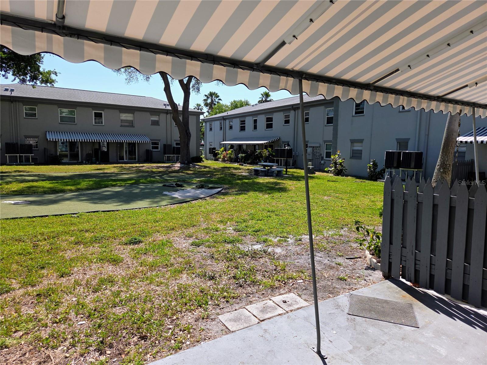 LES CHATEAUX CONDO - Residential