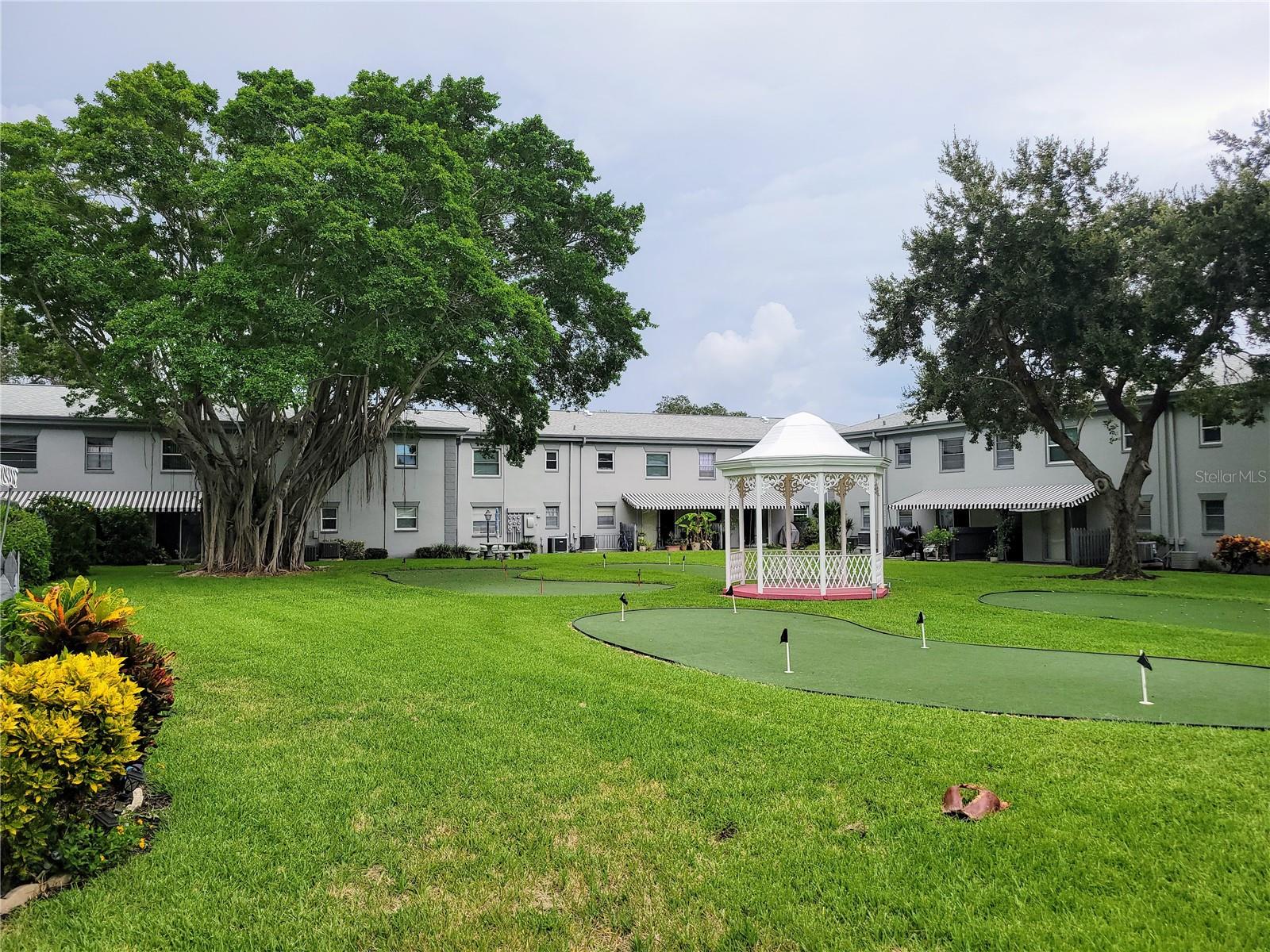 LES CHATEAUX CONDO - Residential