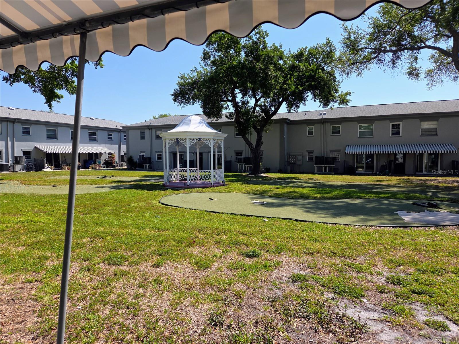 LES CHATEAUX CONDO - Residential