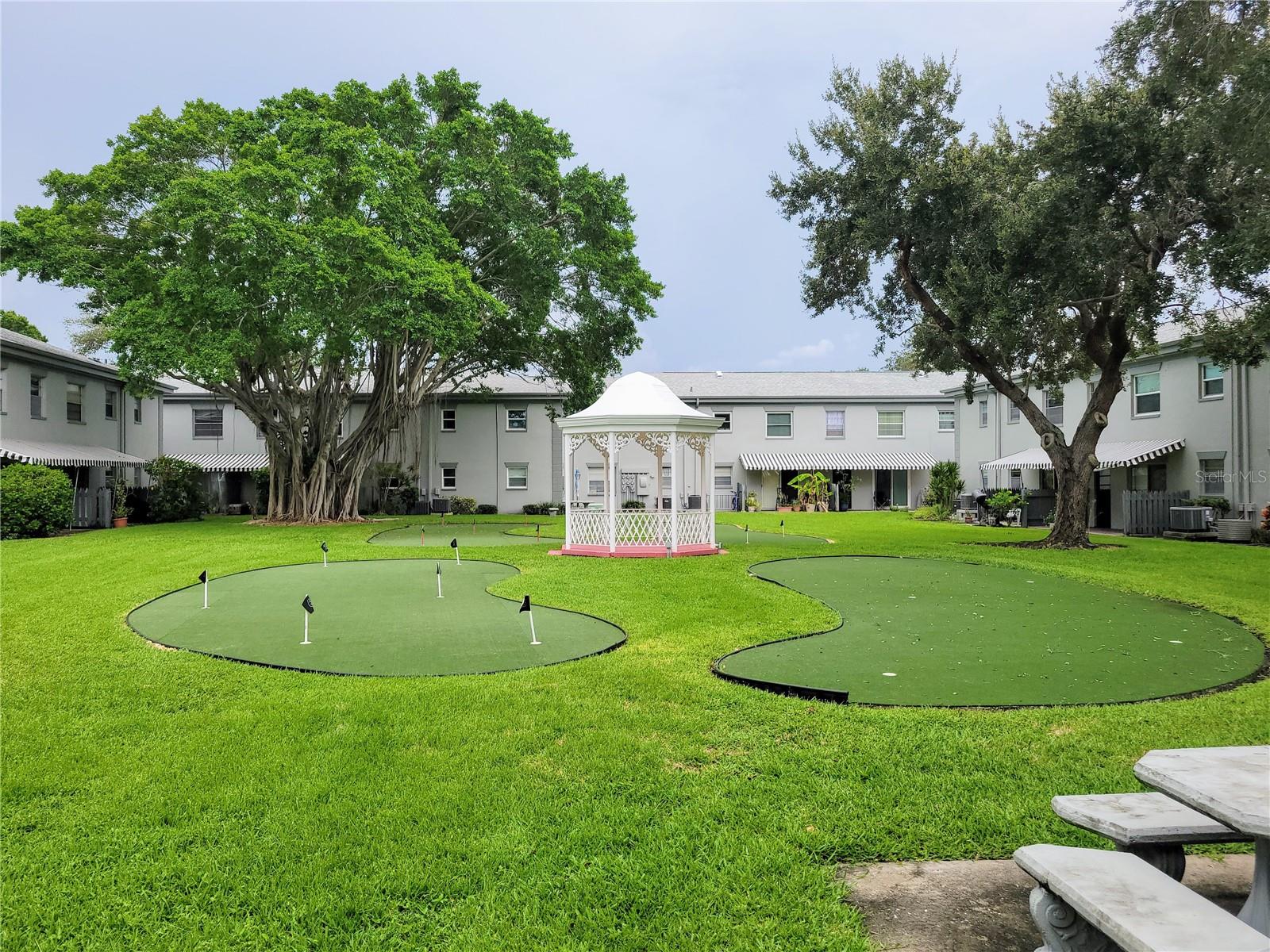 LES CHATEAUX CONDO - Residential