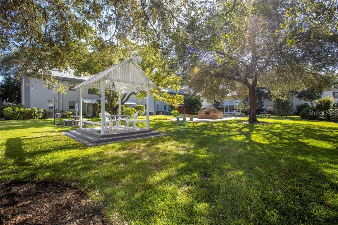 LES CHATEAUX CONDO - Residential