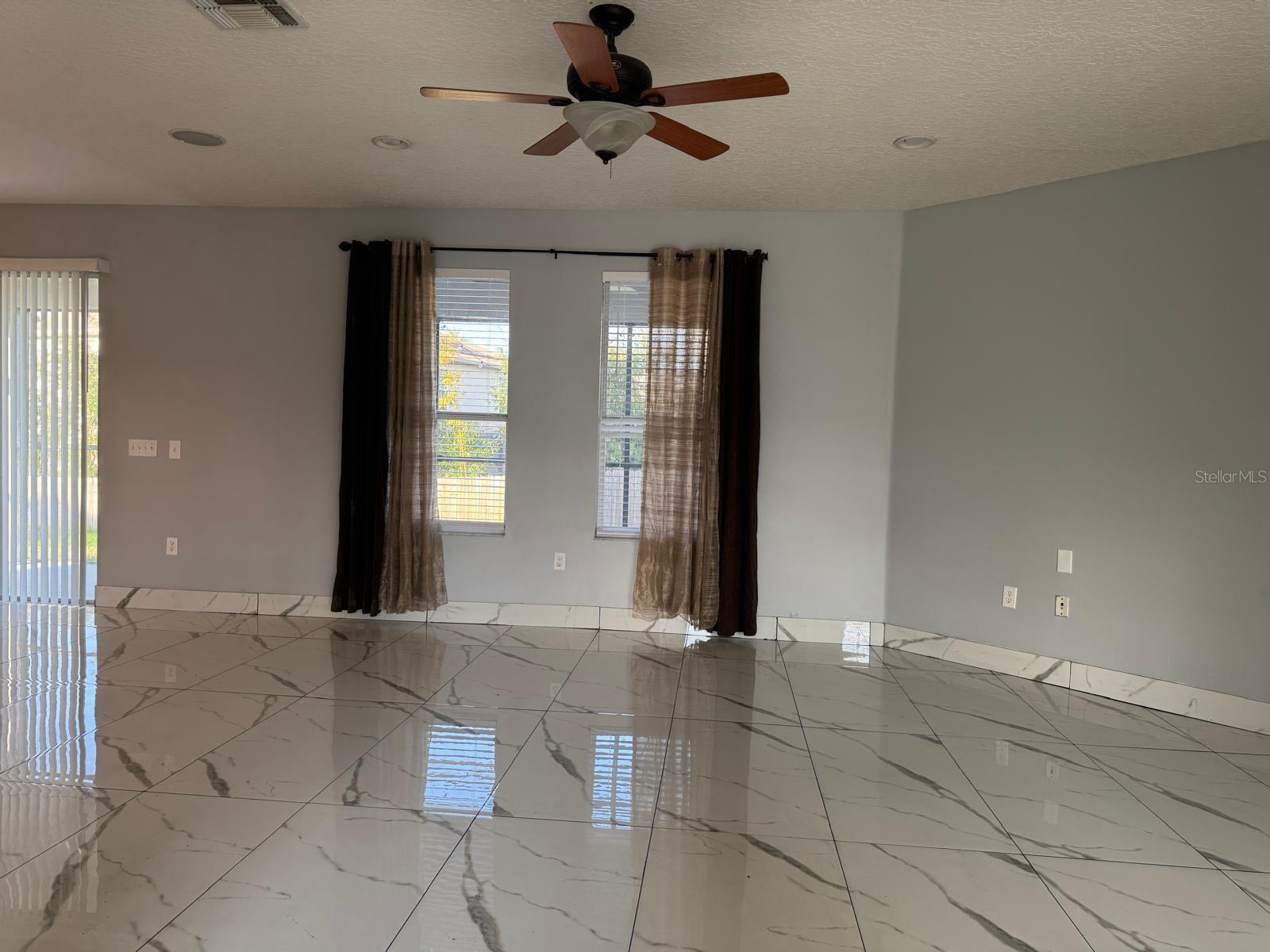 PARKSTONE UNIT 3 - Residential Lease