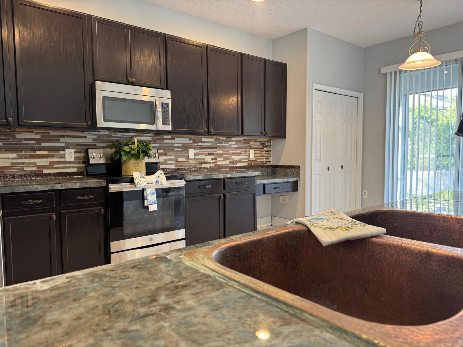 PARKSTONE UNIT 3 - Residential Lease