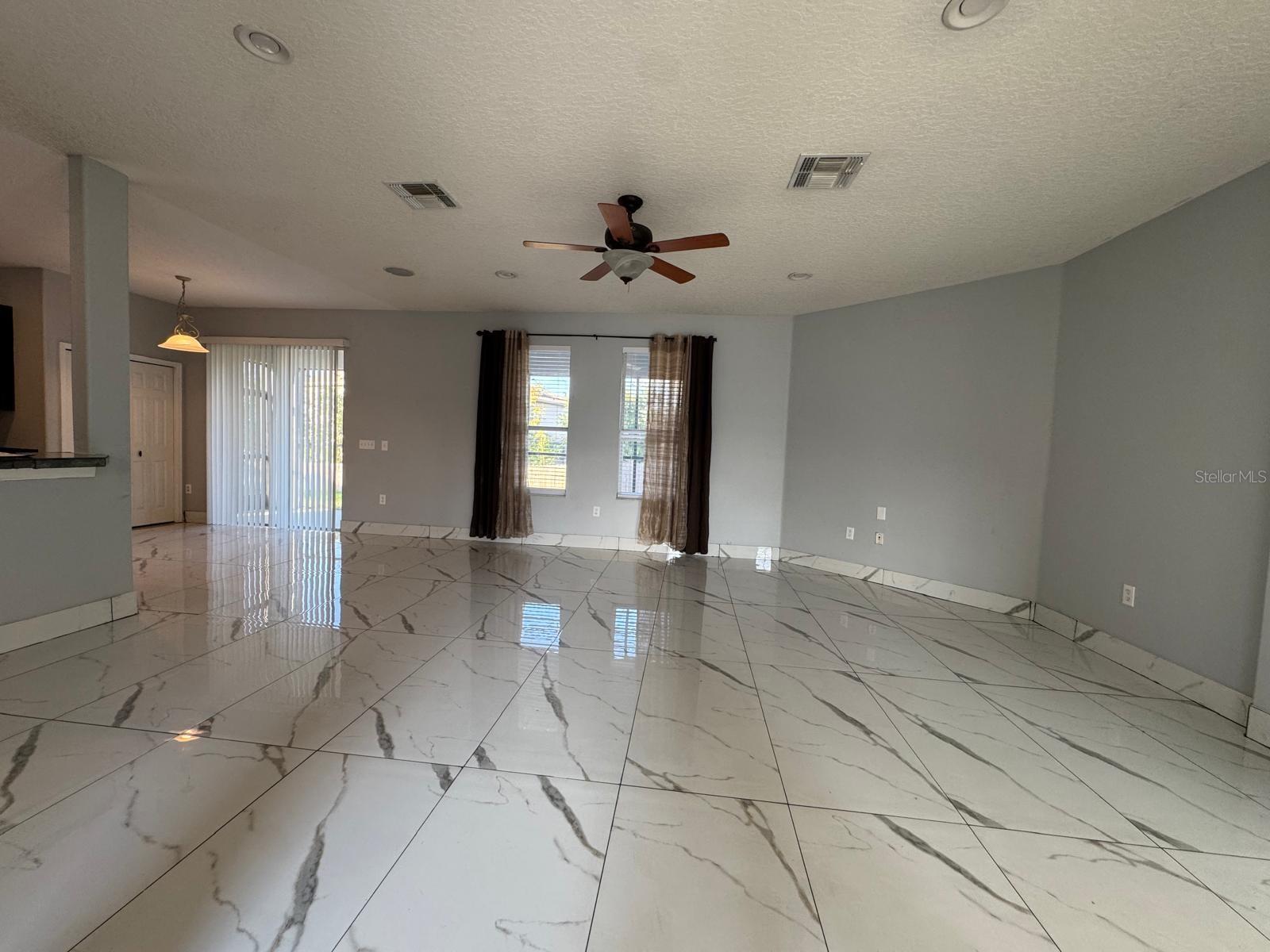 PARKSTONE UNIT 3 - Residential Lease