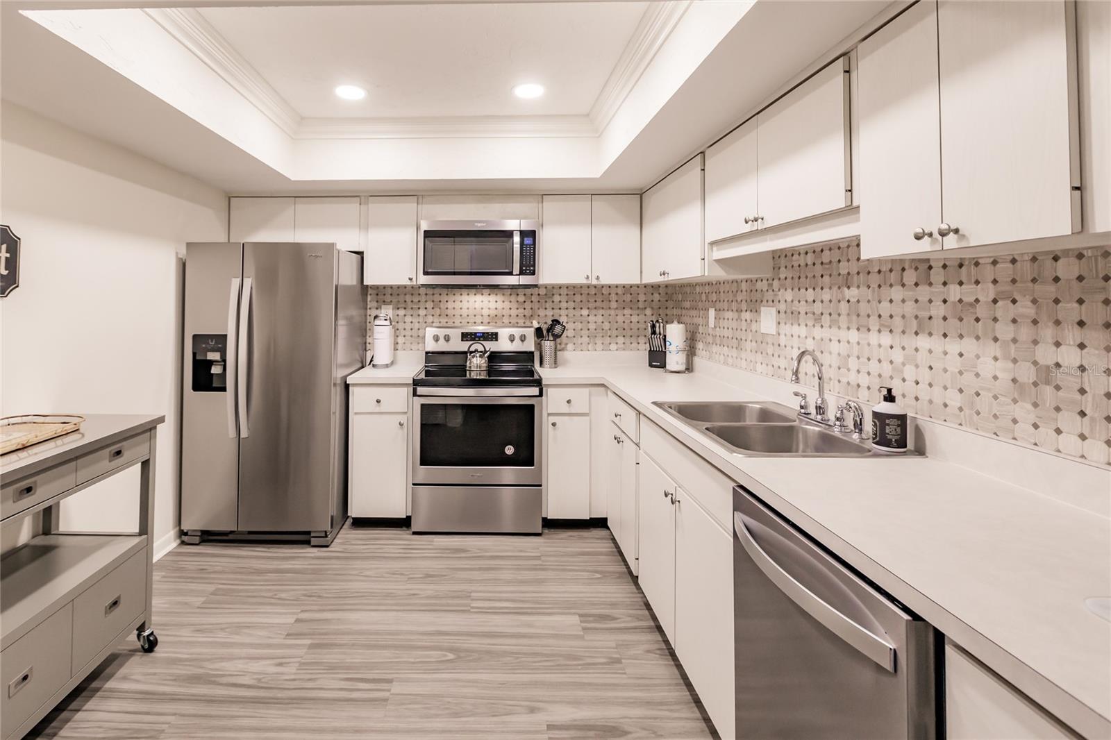 1055 W PEPPERTREE DRIVE 302AA