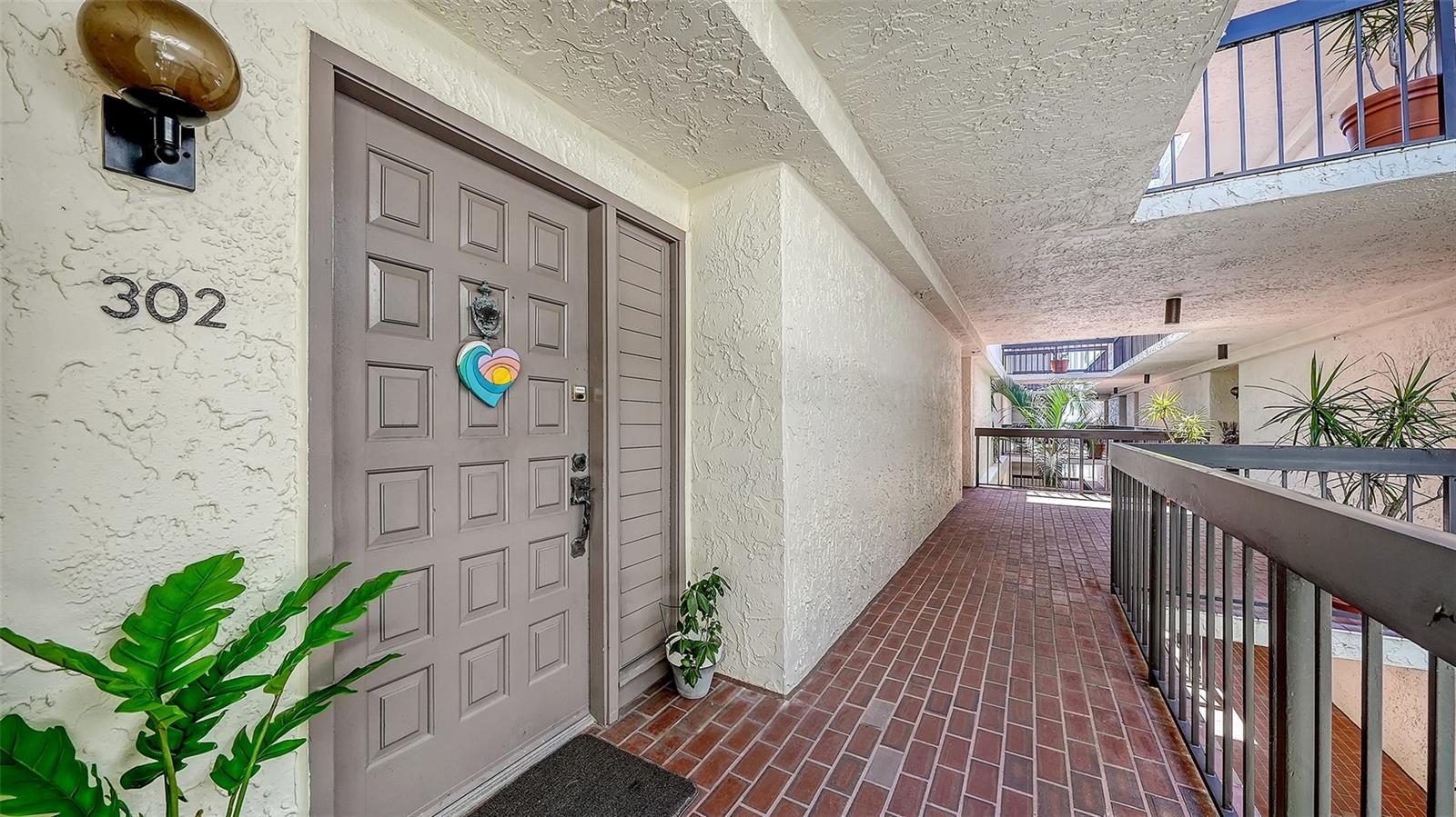 1925 GULF OF MEXICO DRIVE G8-302