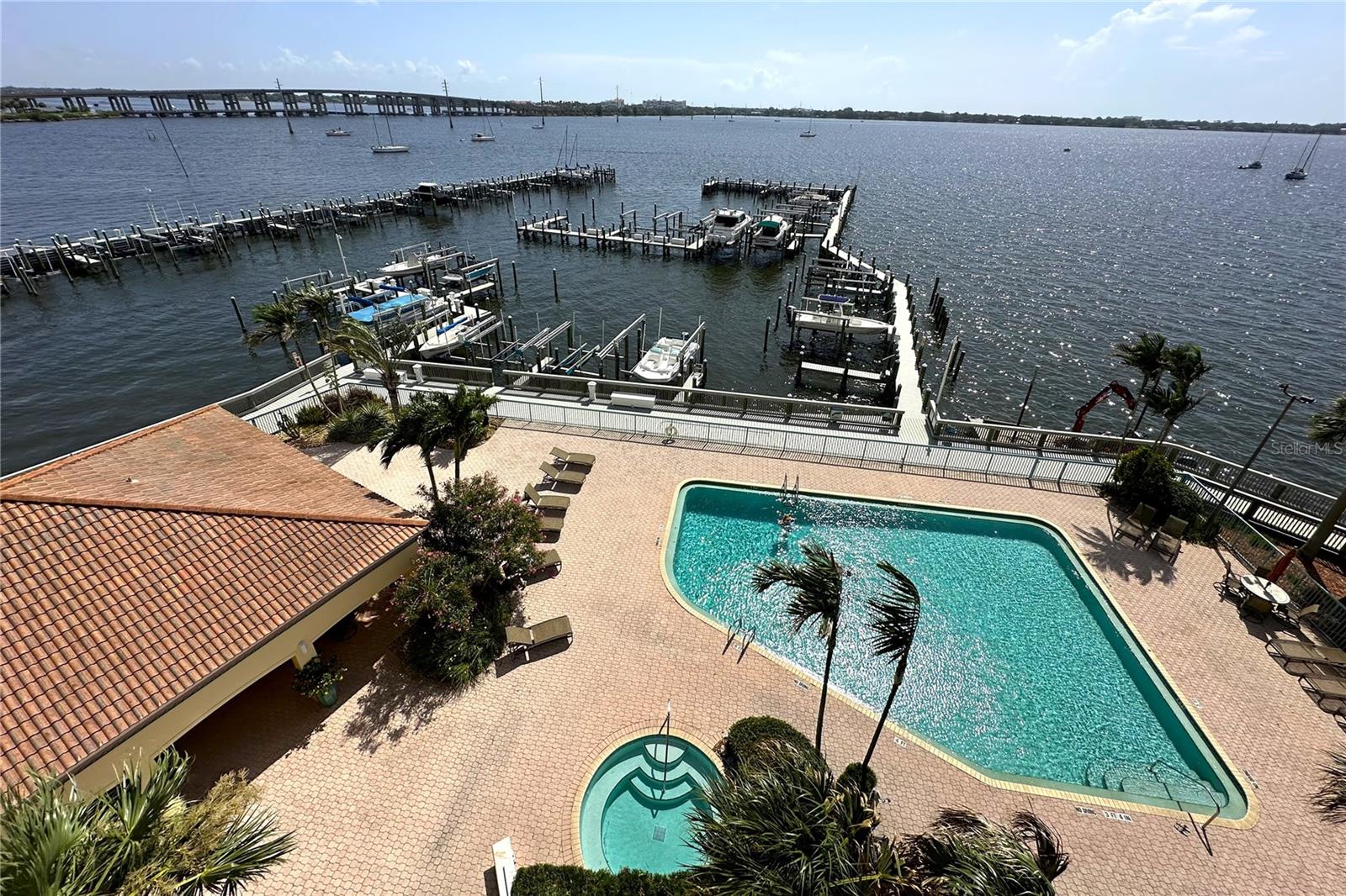 OLEANDER POINTE CONDO PH 02 - Residential