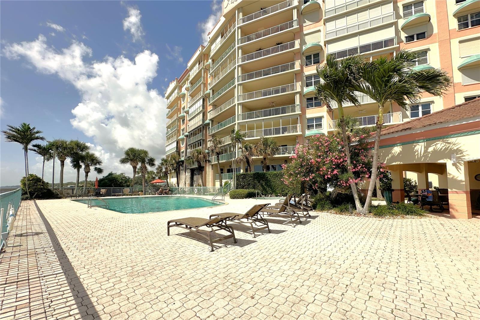 OLEANDER POINTE CONDO PH 02 - Residential