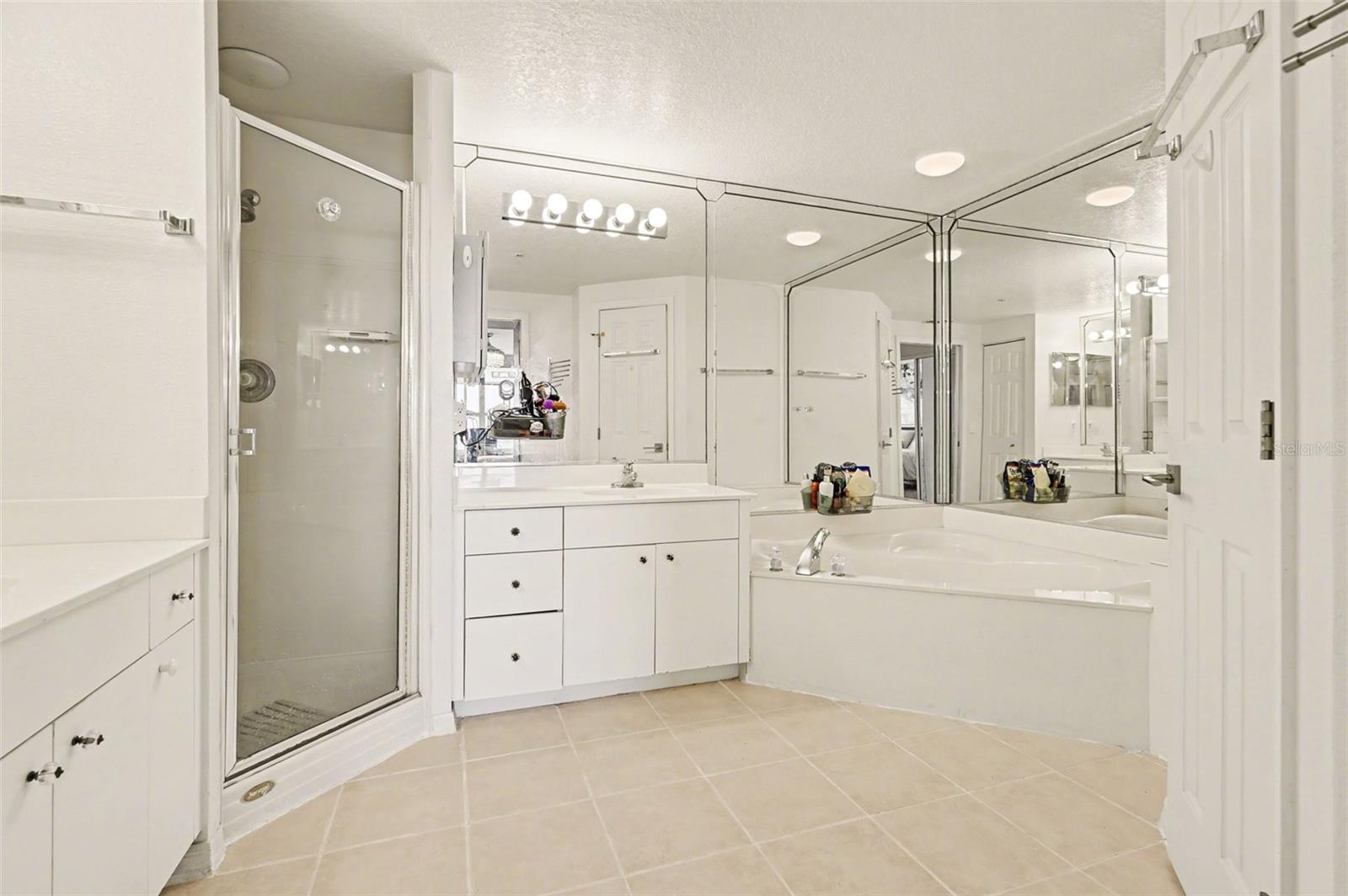 OLEANDER POINTE CONDO PH 02 - Residential