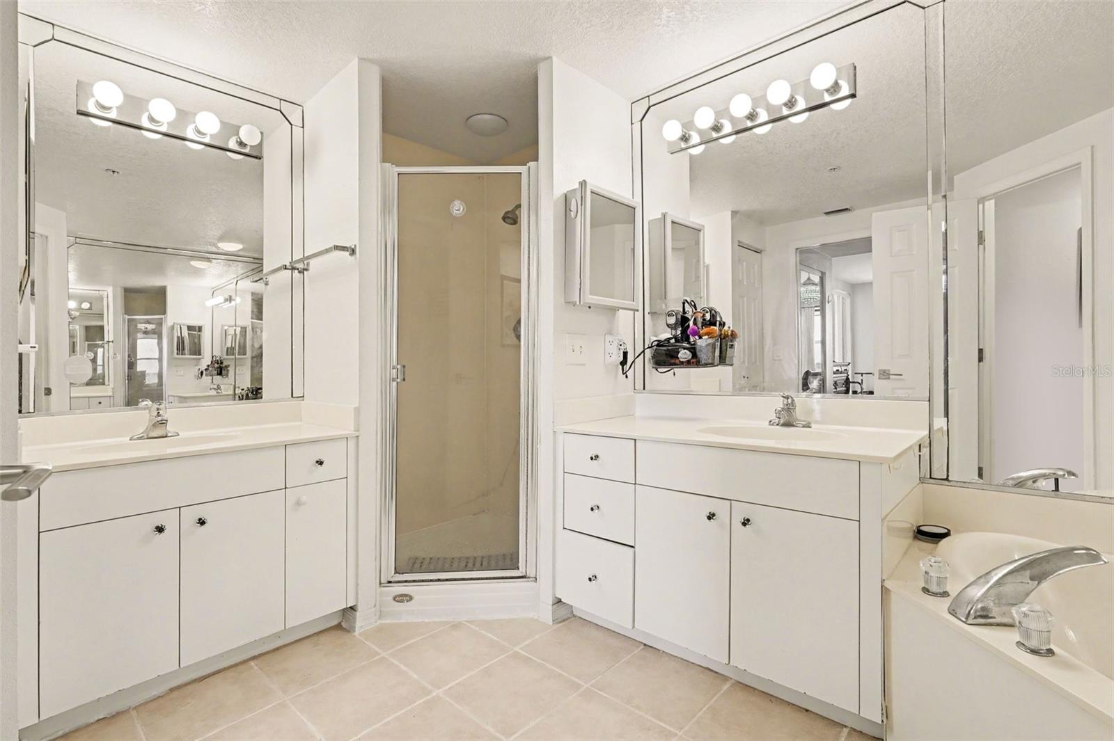 OLEANDER POINTE CONDO PH 02 - Residential