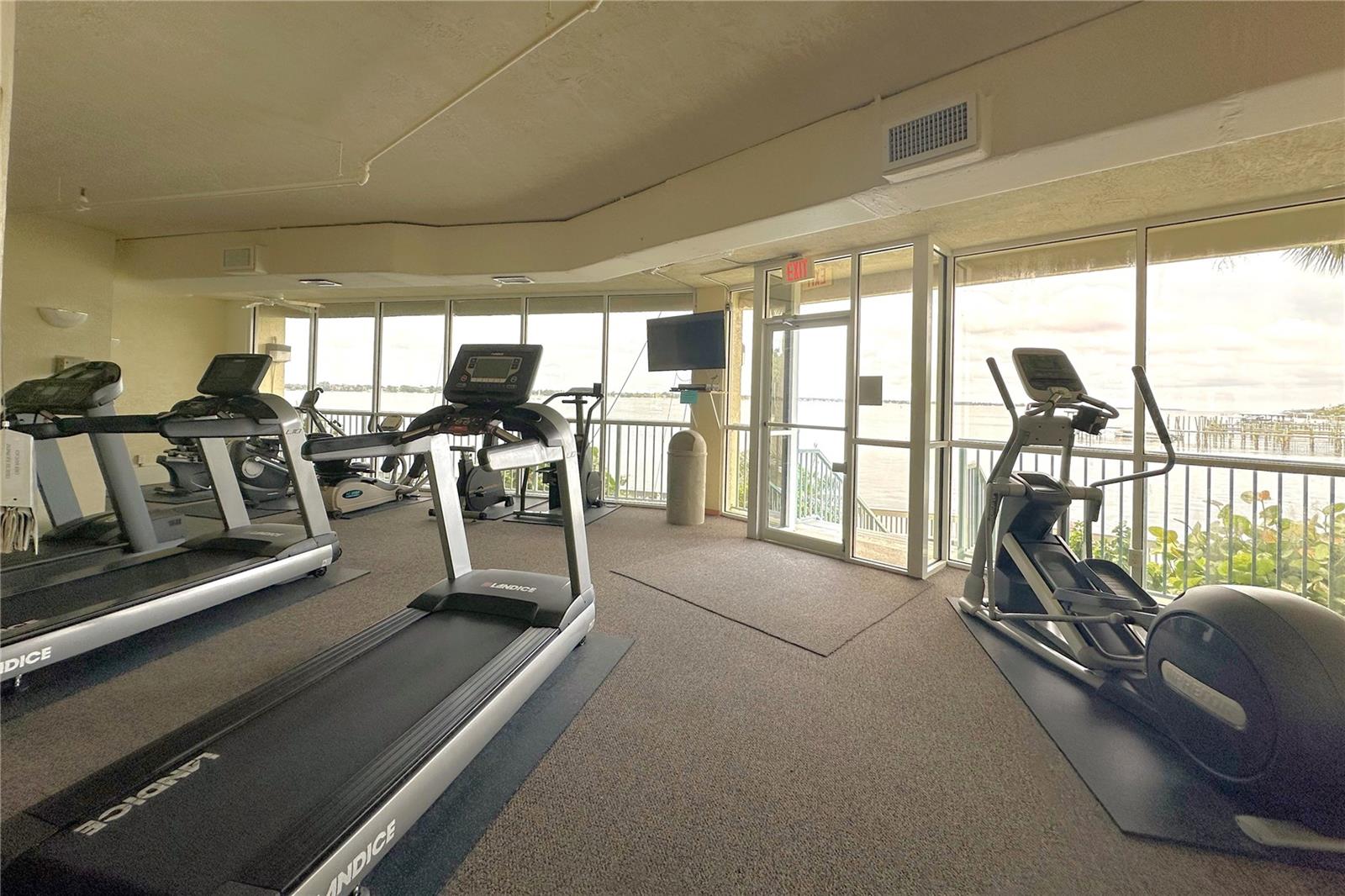 OLEANDER POINTE CONDO PH 02 - Residential