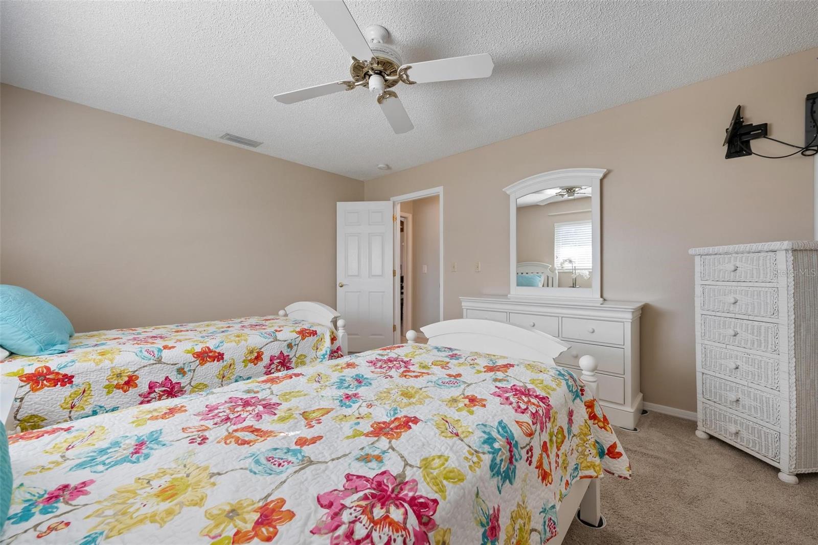 JACARANDA COUNTRY CLUB WEST VILLAGE - Residential