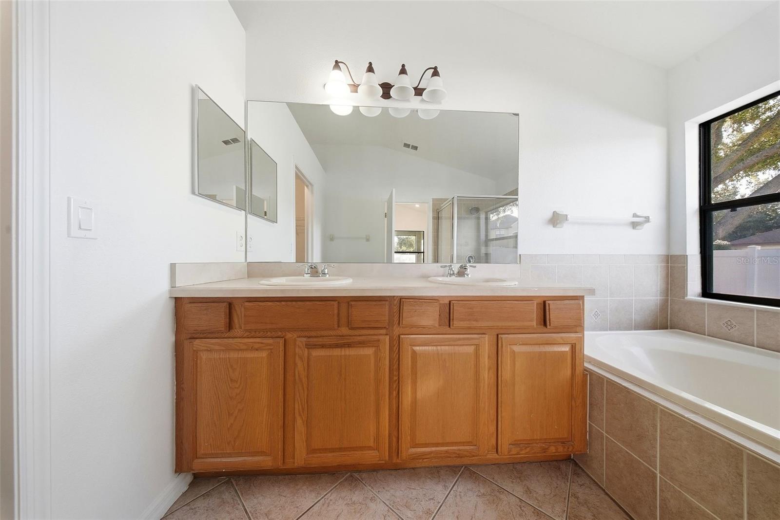 OAK LANDING - Residential