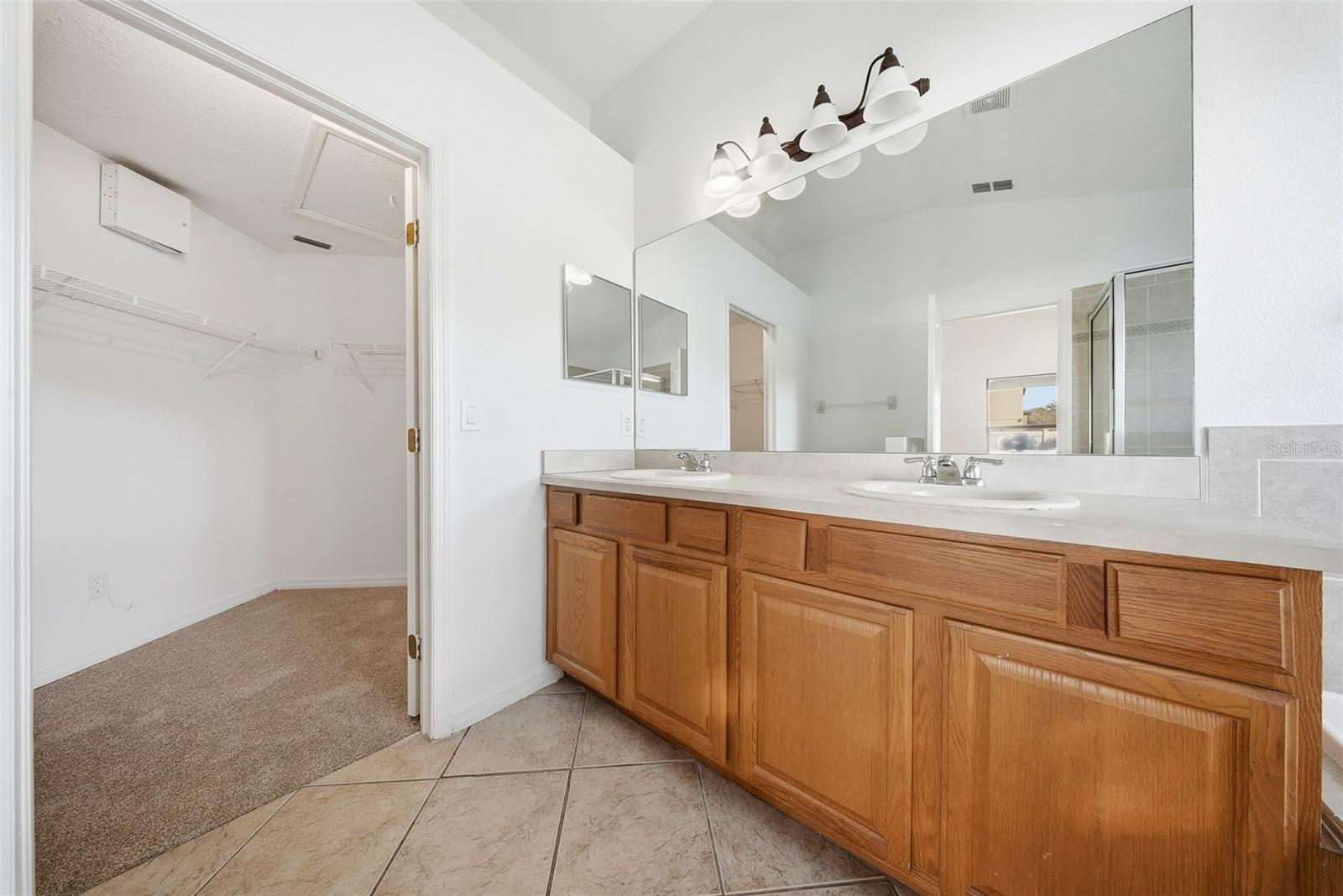 OAK LANDING - Residential