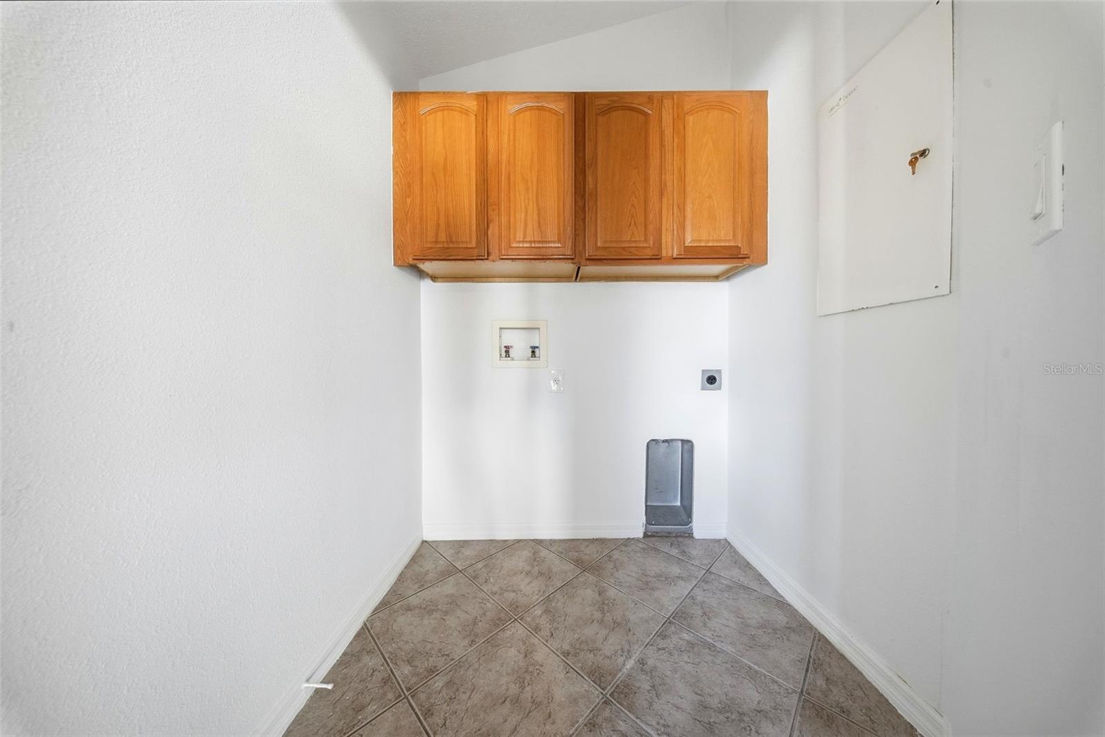 OAK LANDING - Residential