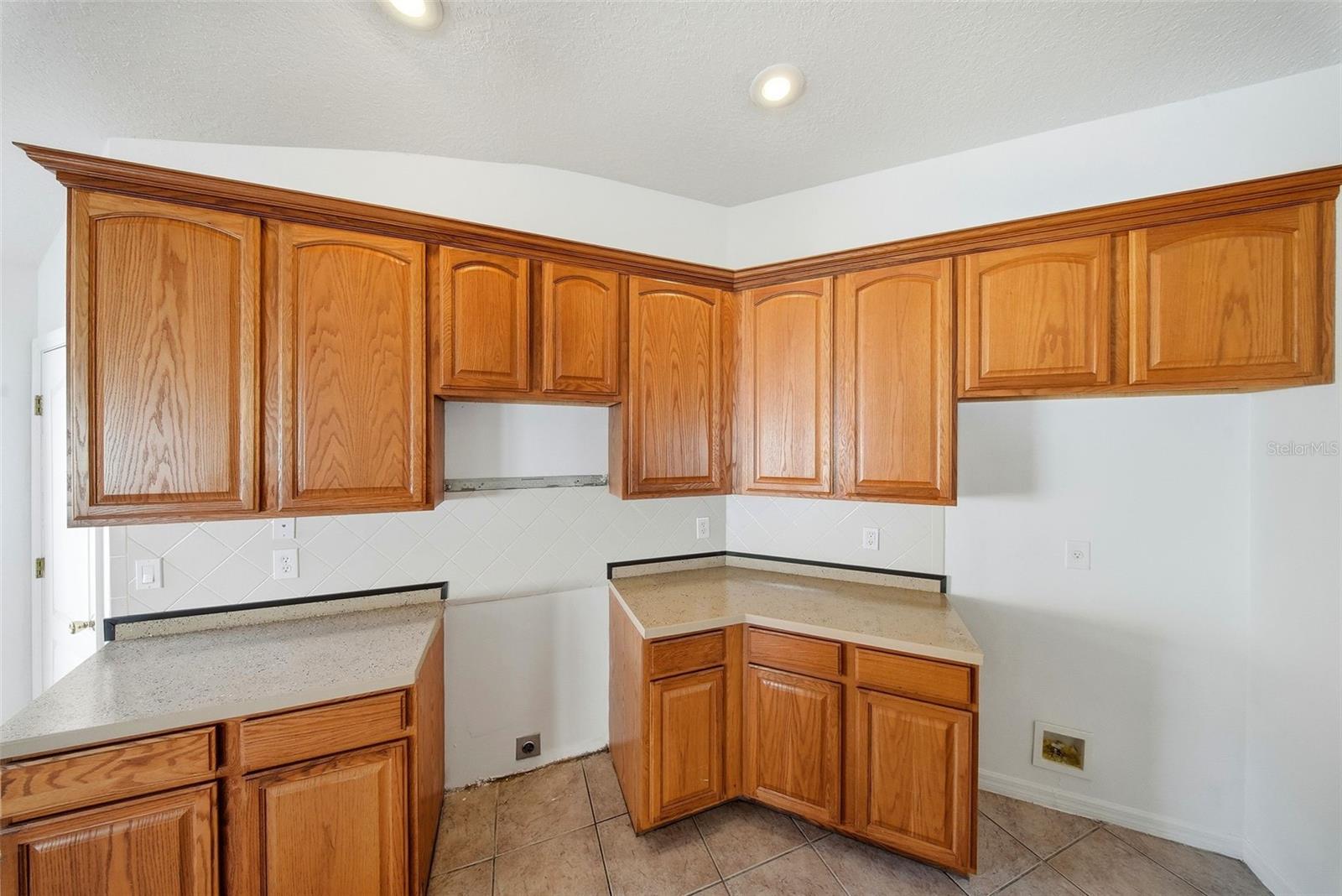 OAK LANDING - Residential