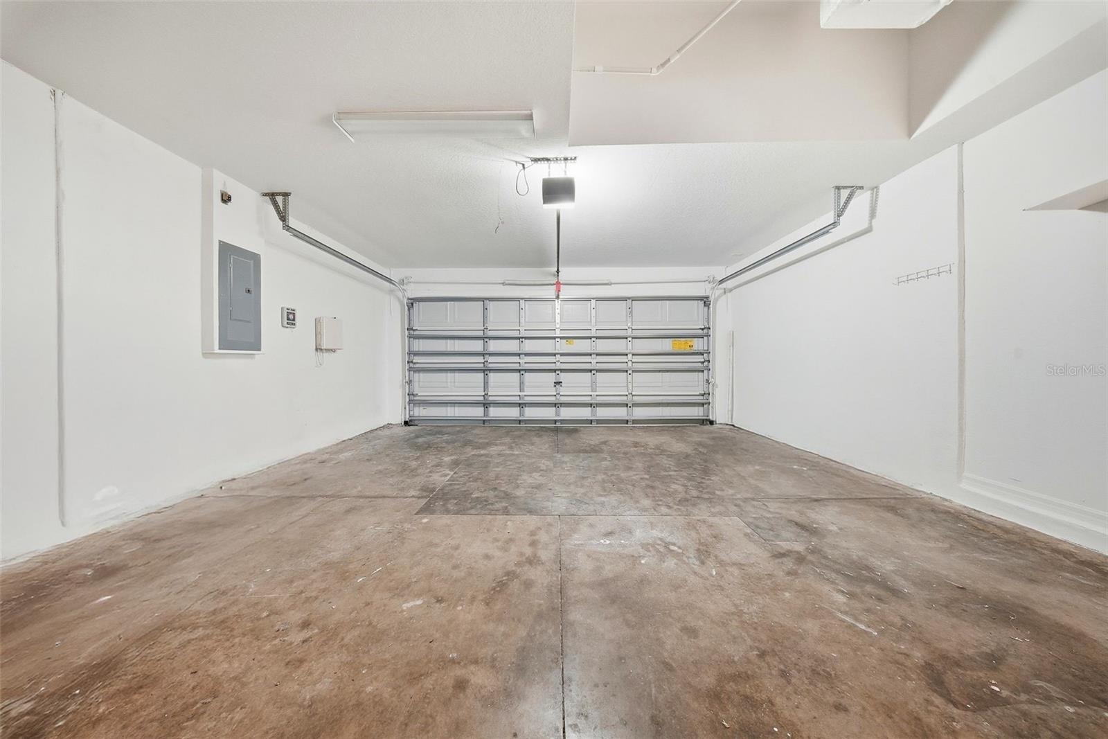 OAK LANDING - Residential