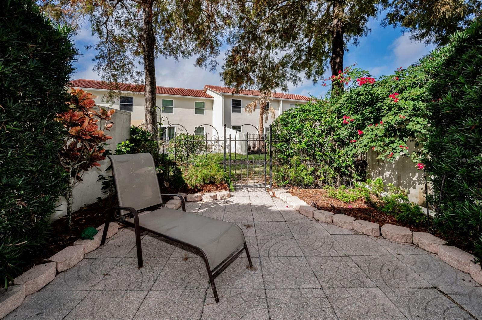 MEDITERRANEAN MANORS - Residential