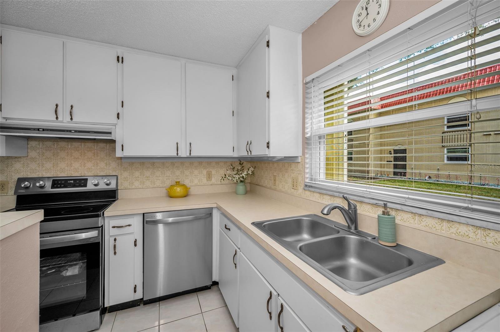 MEDITERRANEAN MANORS - Residential