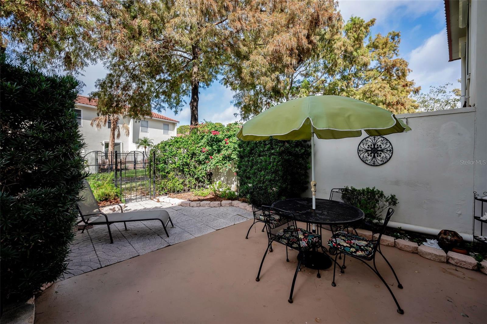 MEDITERRANEAN MANORS - Residential