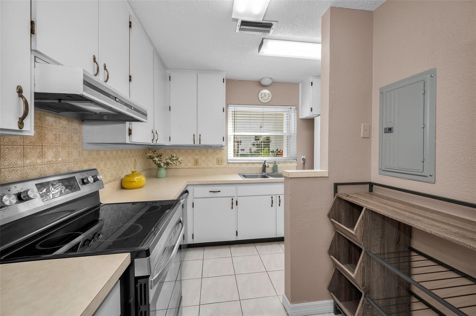 MEDITERRANEAN MANORS - Residential