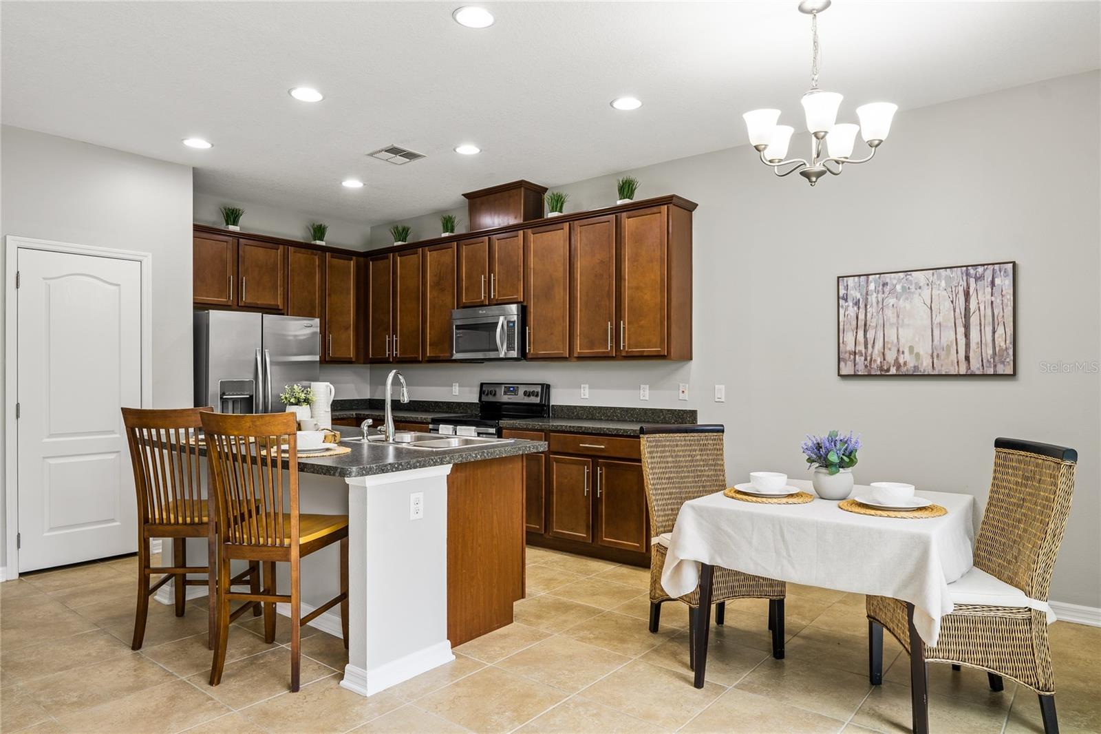 RIVERVIEW TWNHMS PH II - Residential Lease