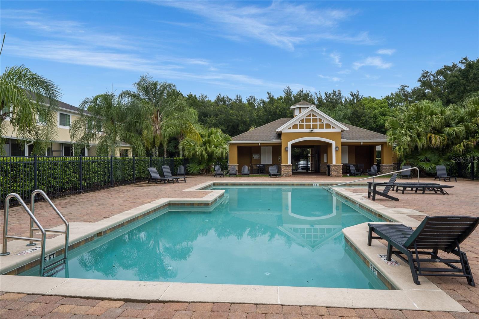 RIVERVIEW TWNHMS PH II - Residential Lease