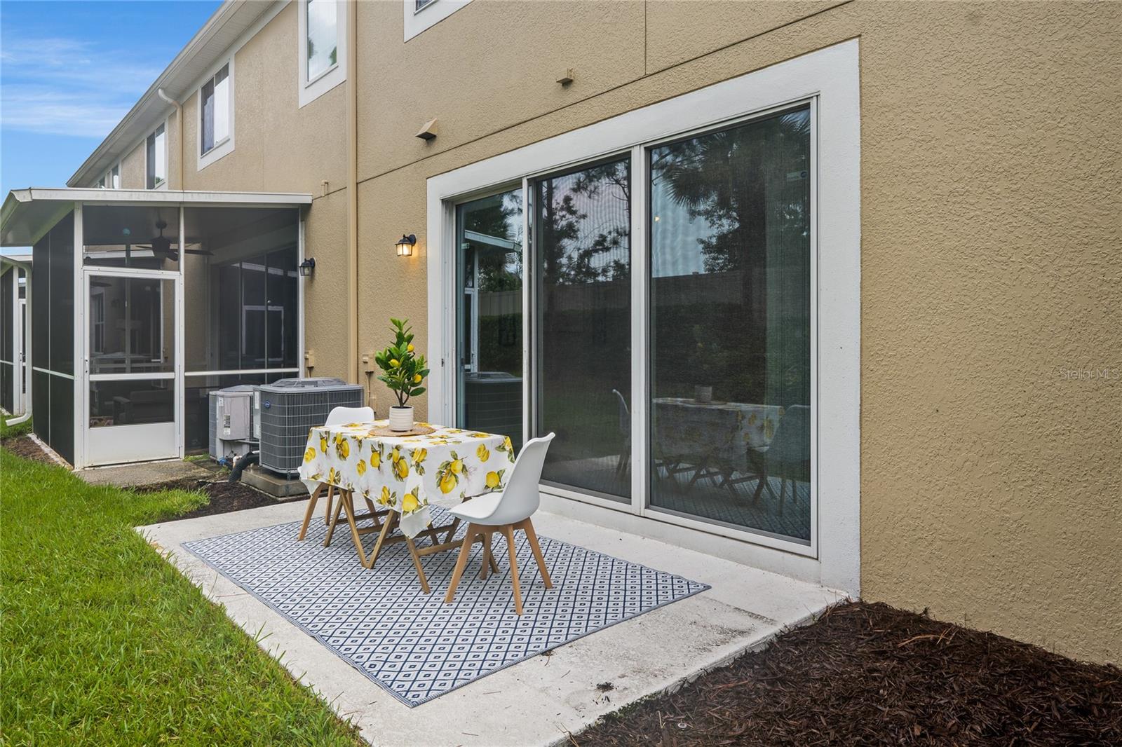 RIVERVIEW TWNHMS PH II - Residential Lease